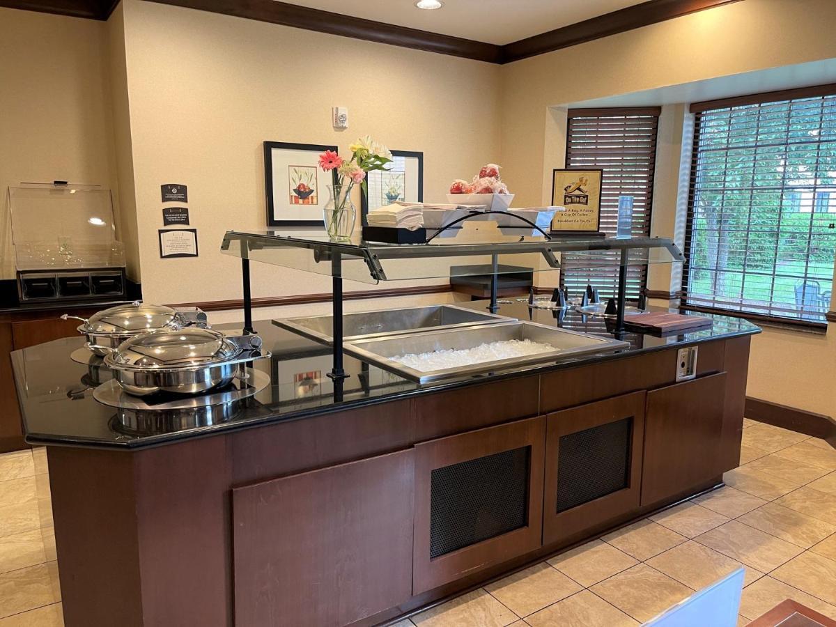 Staybridge Suites Milwaukee West-Oconomowoc By Ihg Buitenkant foto