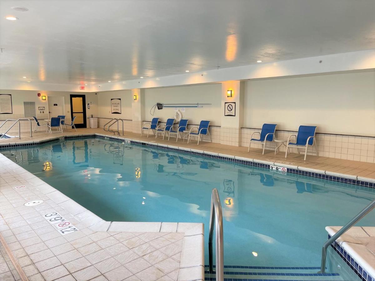 Staybridge Suites Milwaukee West-Oconomowoc By Ihg Buitenkant foto