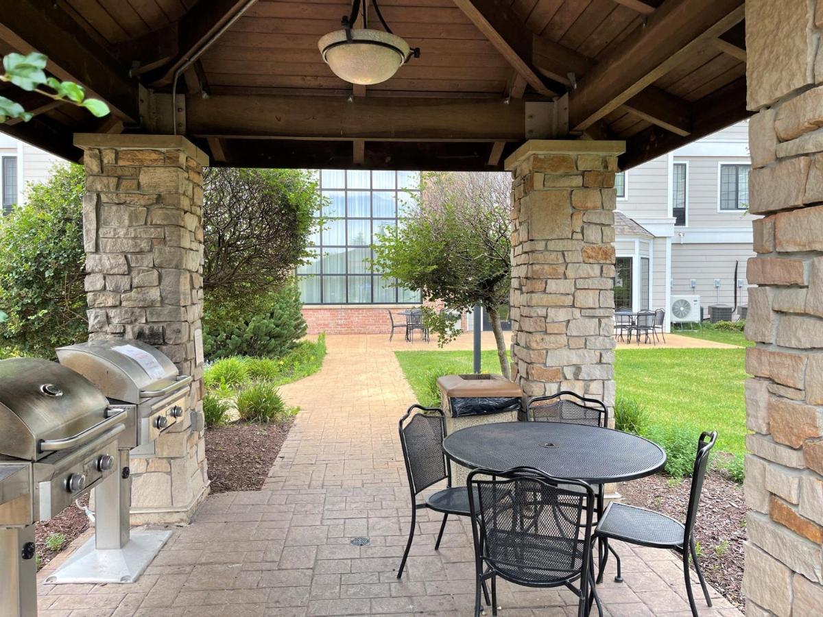 Staybridge Suites Milwaukee West-Oconomowoc By Ihg Buitenkant foto