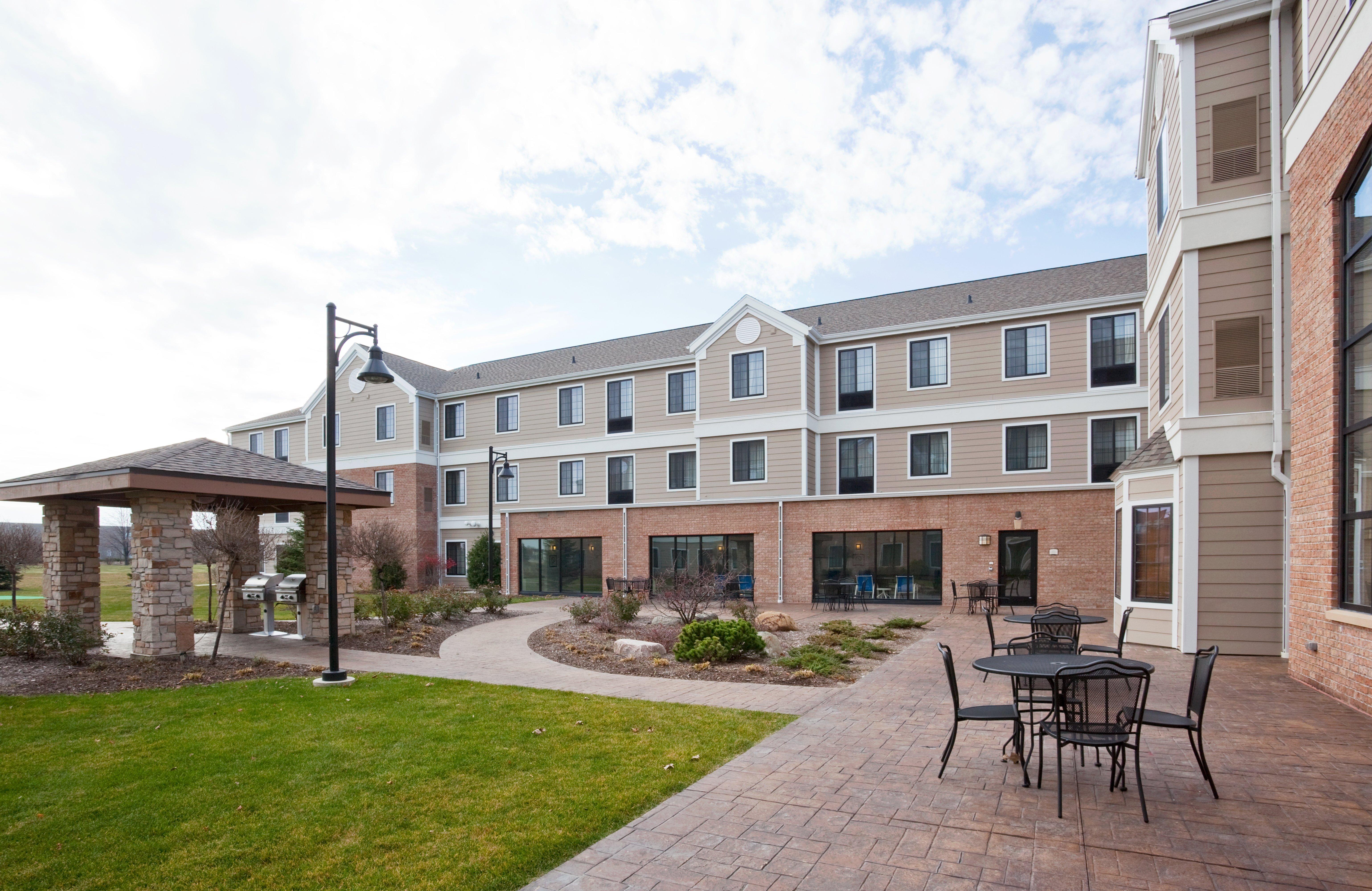 Staybridge Suites Milwaukee West-Oconomowoc By Ihg Buitenkant foto