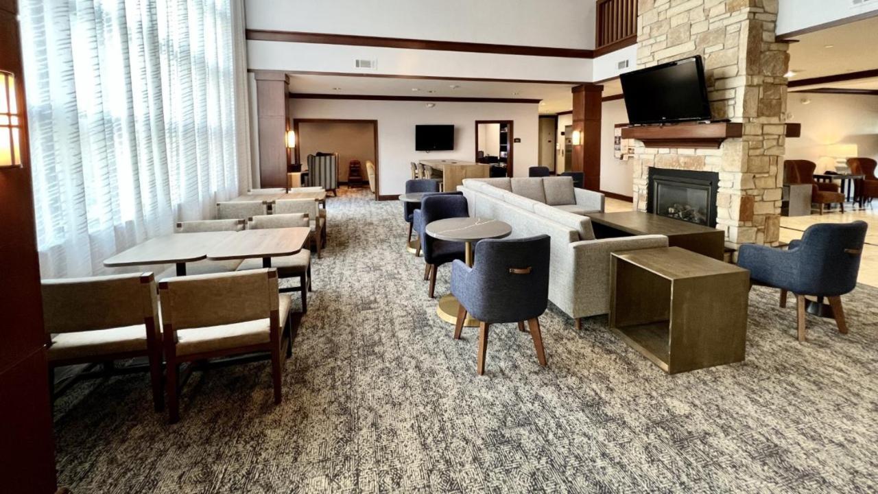 Staybridge Suites Milwaukee West-Oconomowoc By Ihg Buitenkant foto