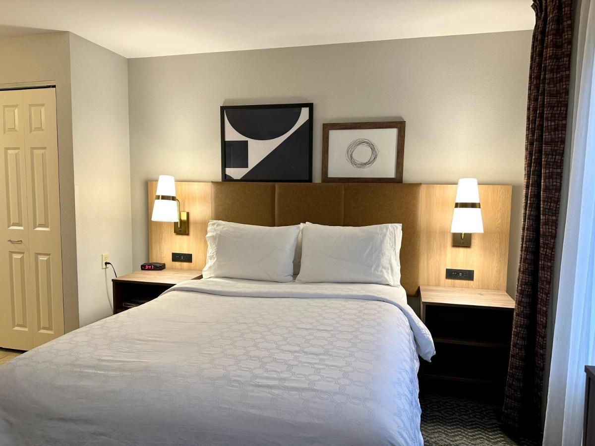 Staybridge Suites Milwaukee West-Oconomowoc By Ihg Buitenkant foto