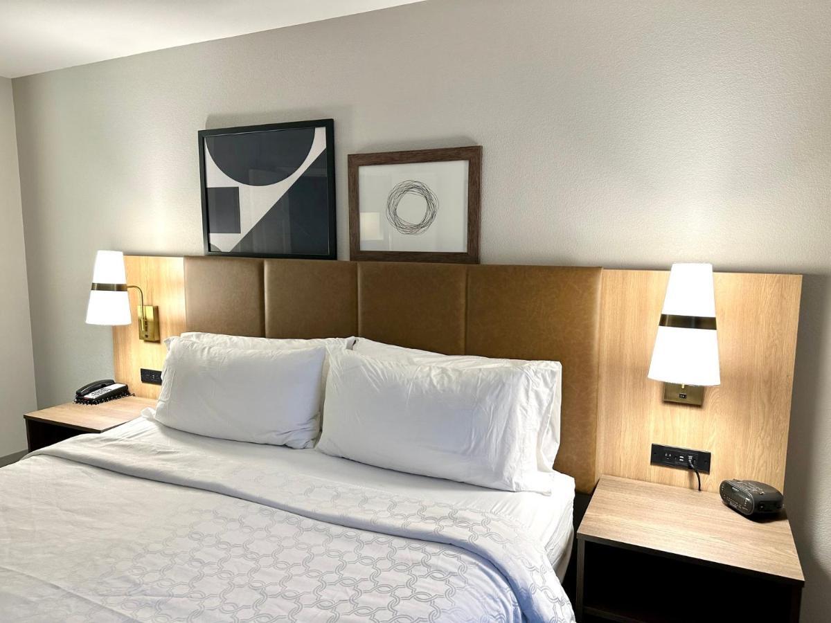 Staybridge Suites Milwaukee West-Oconomowoc By Ihg Buitenkant foto