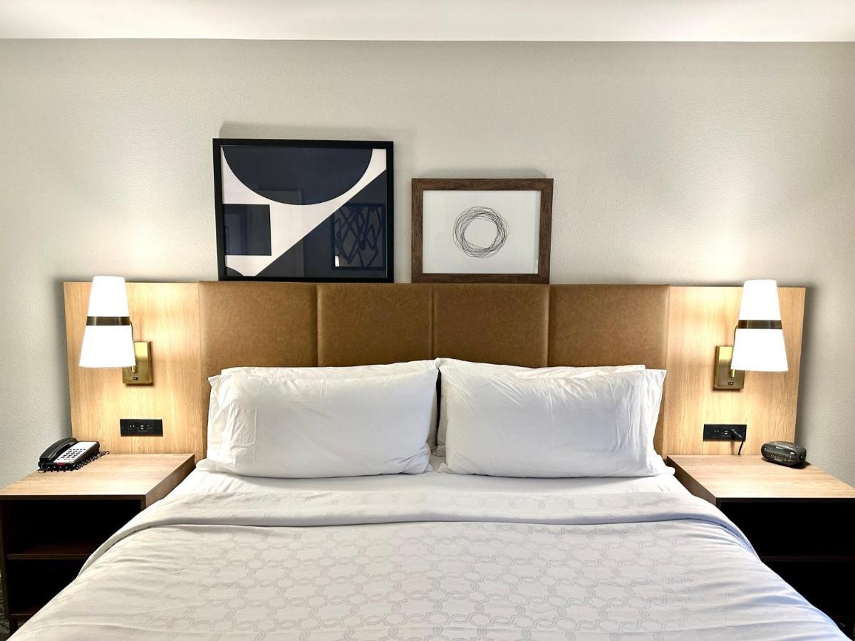 Staybridge Suites Milwaukee West-Oconomowoc By Ihg Buitenkant foto