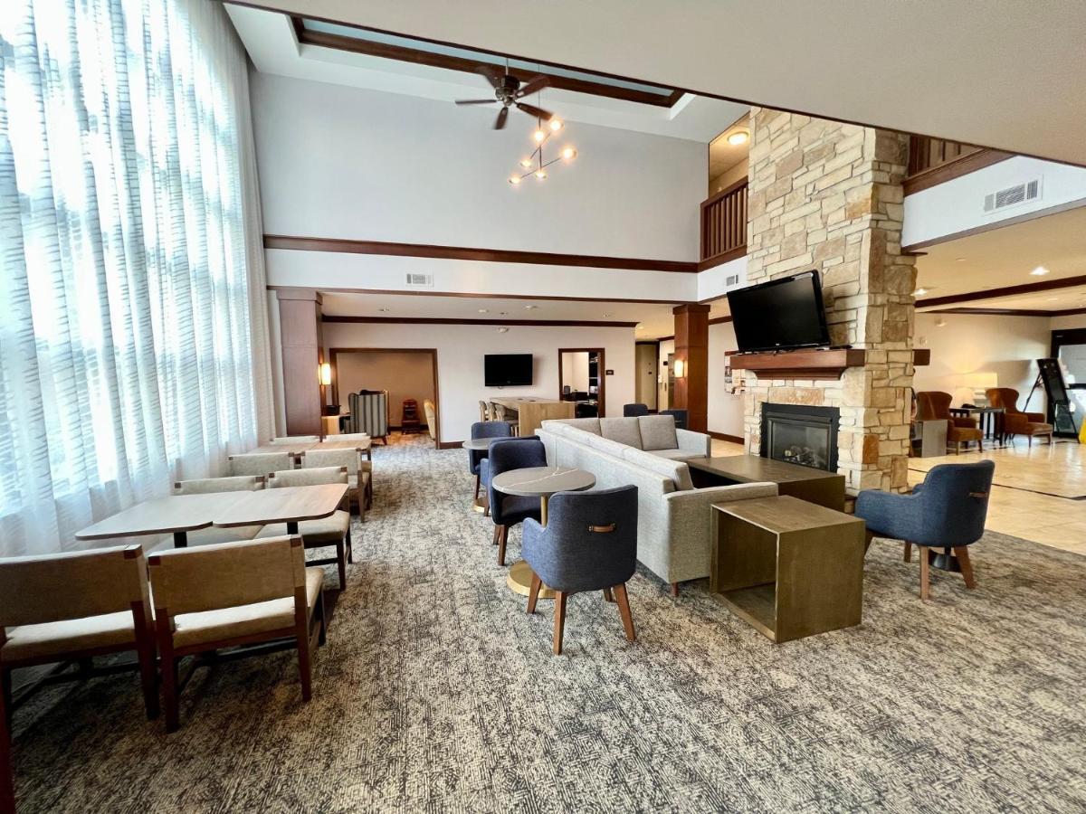 Staybridge Suites Milwaukee West-Oconomowoc By Ihg Buitenkant foto