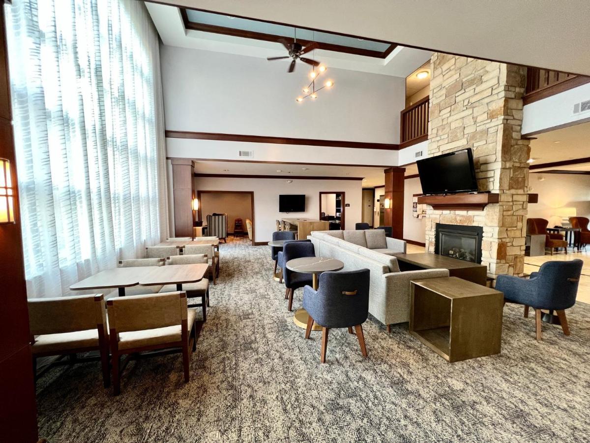 Staybridge Suites Milwaukee West-Oconomowoc By Ihg Buitenkant foto