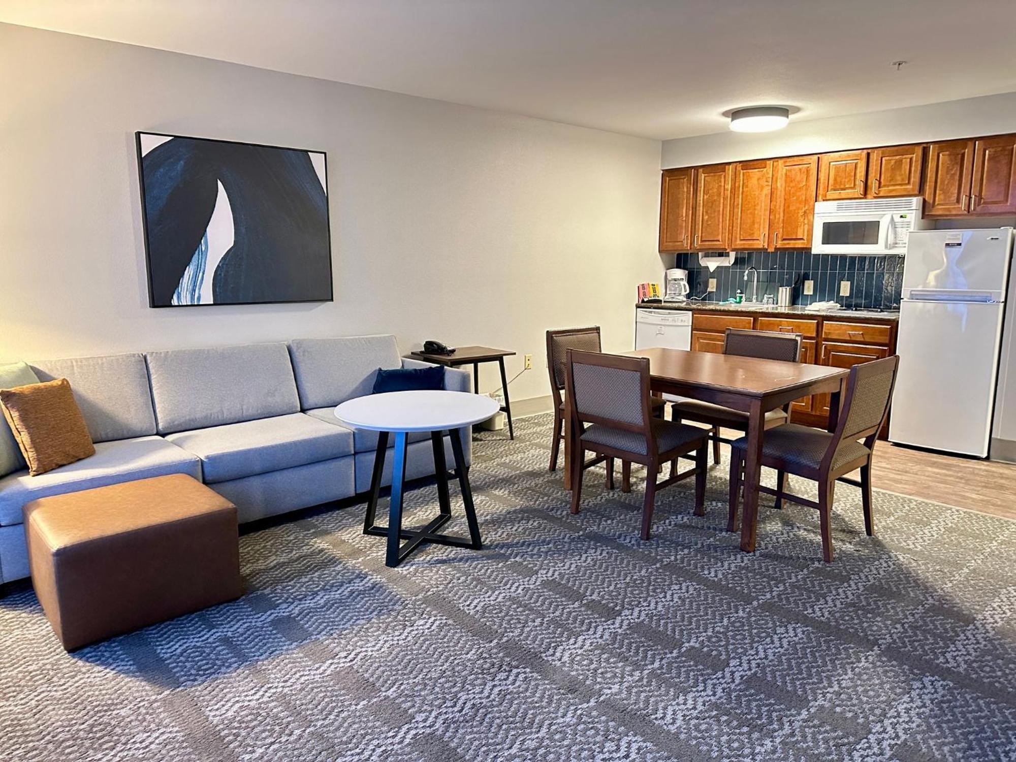 Staybridge Suites Milwaukee West-Oconomowoc By Ihg Buitenkant foto