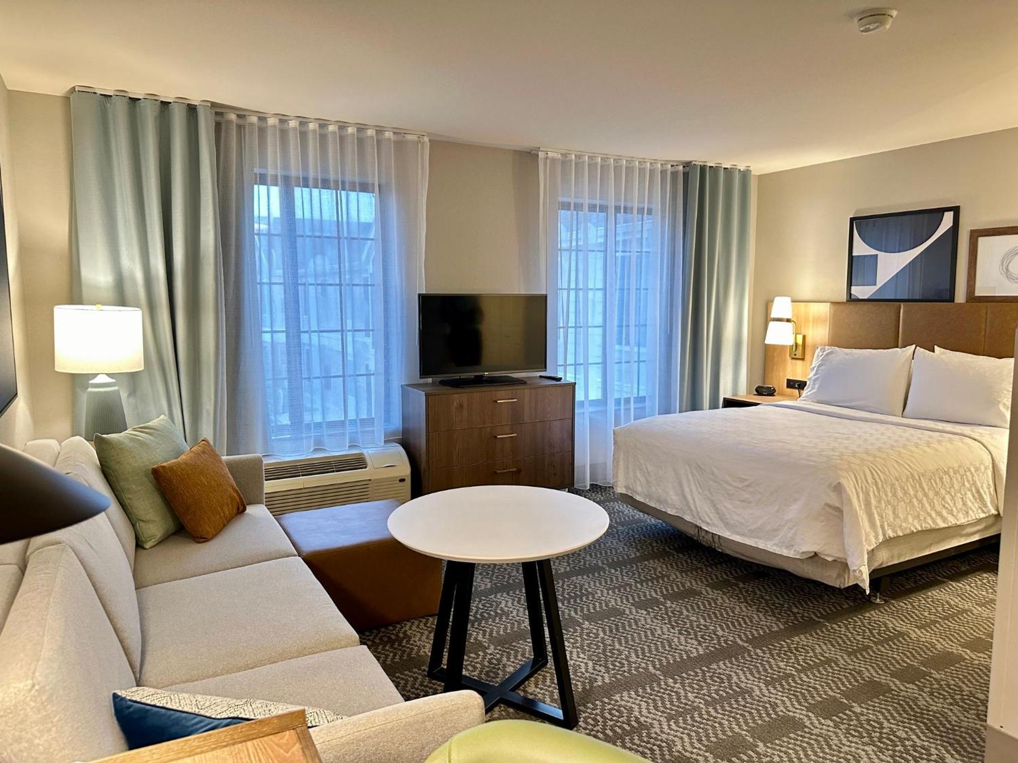 Staybridge Suites Milwaukee West-Oconomowoc By Ihg Buitenkant foto