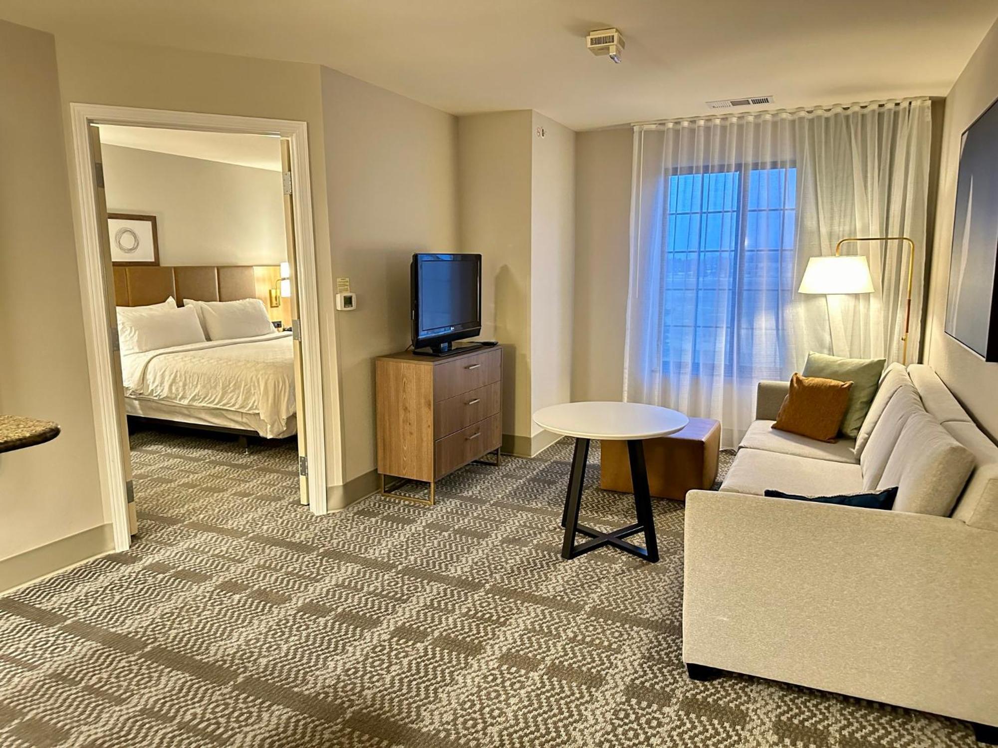Staybridge Suites Milwaukee West-Oconomowoc By Ihg Buitenkant foto