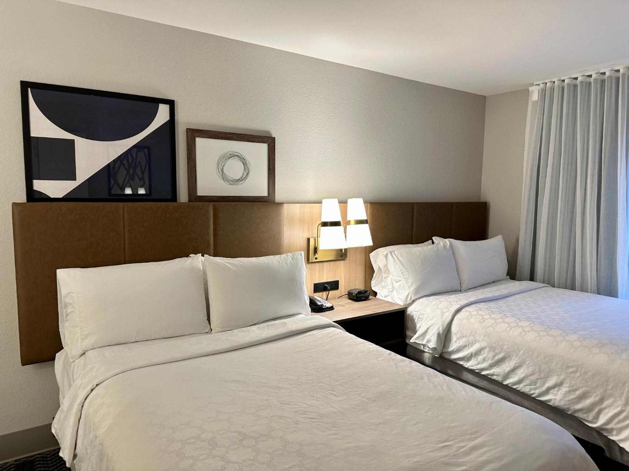 Staybridge Suites Milwaukee West-Oconomowoc By Ihg Buitenkant foto