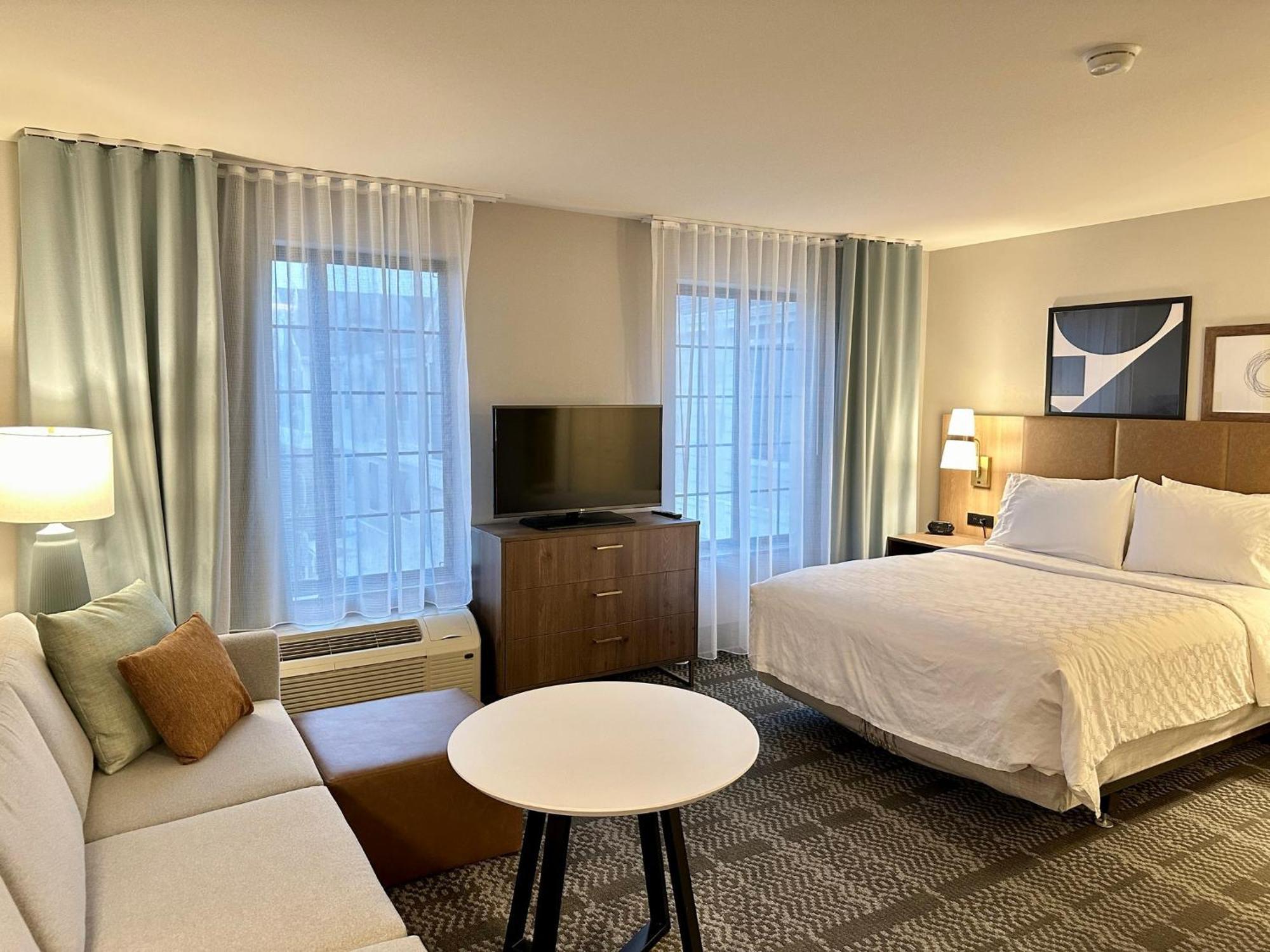 Staybridge Suites Milwaukee West-Oconomowoc By Ihg Buitenkant foto