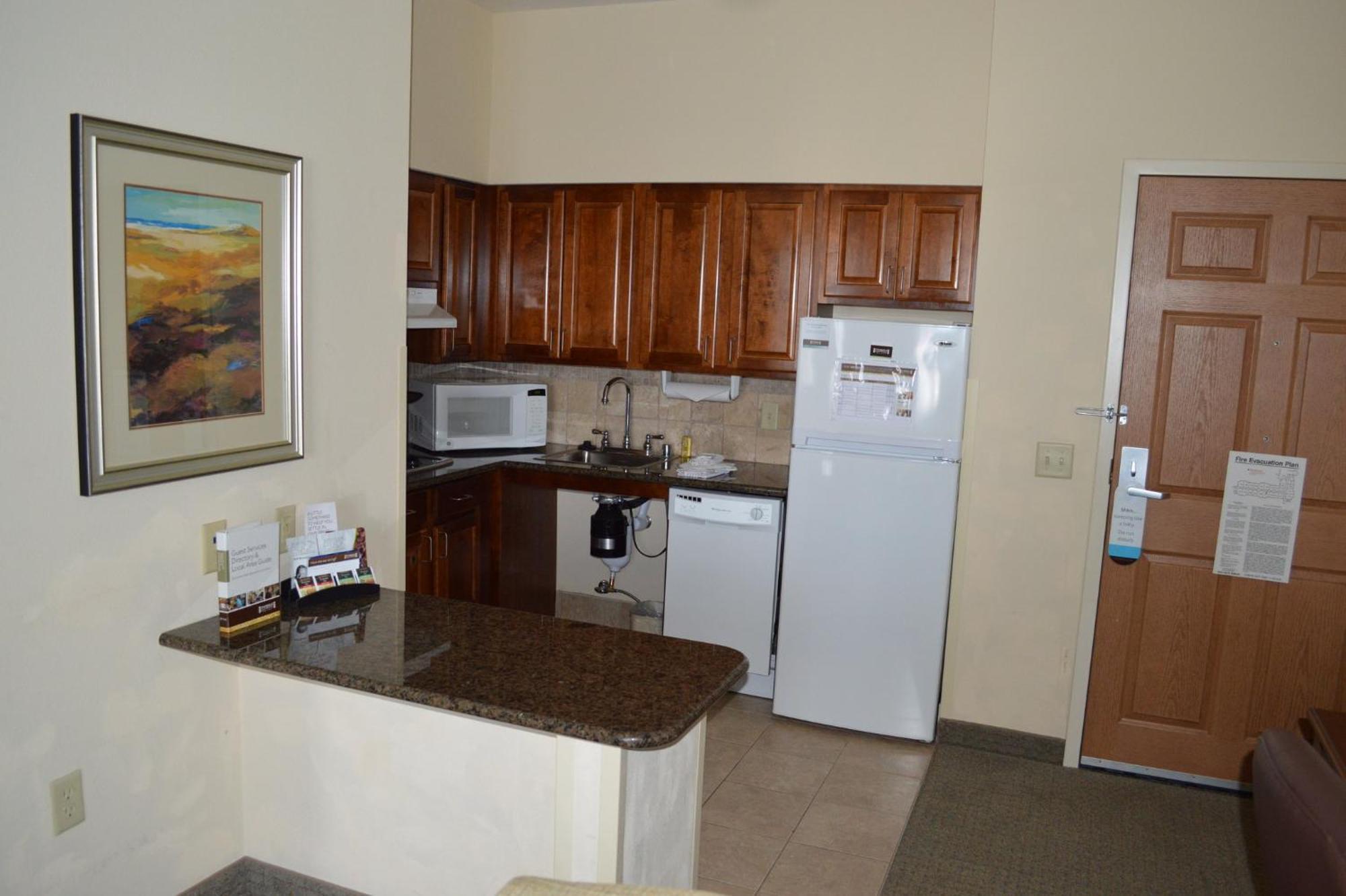 Staybridge Suites Milwaukee West-Oconomowoc By Ihg Buitenkant foto