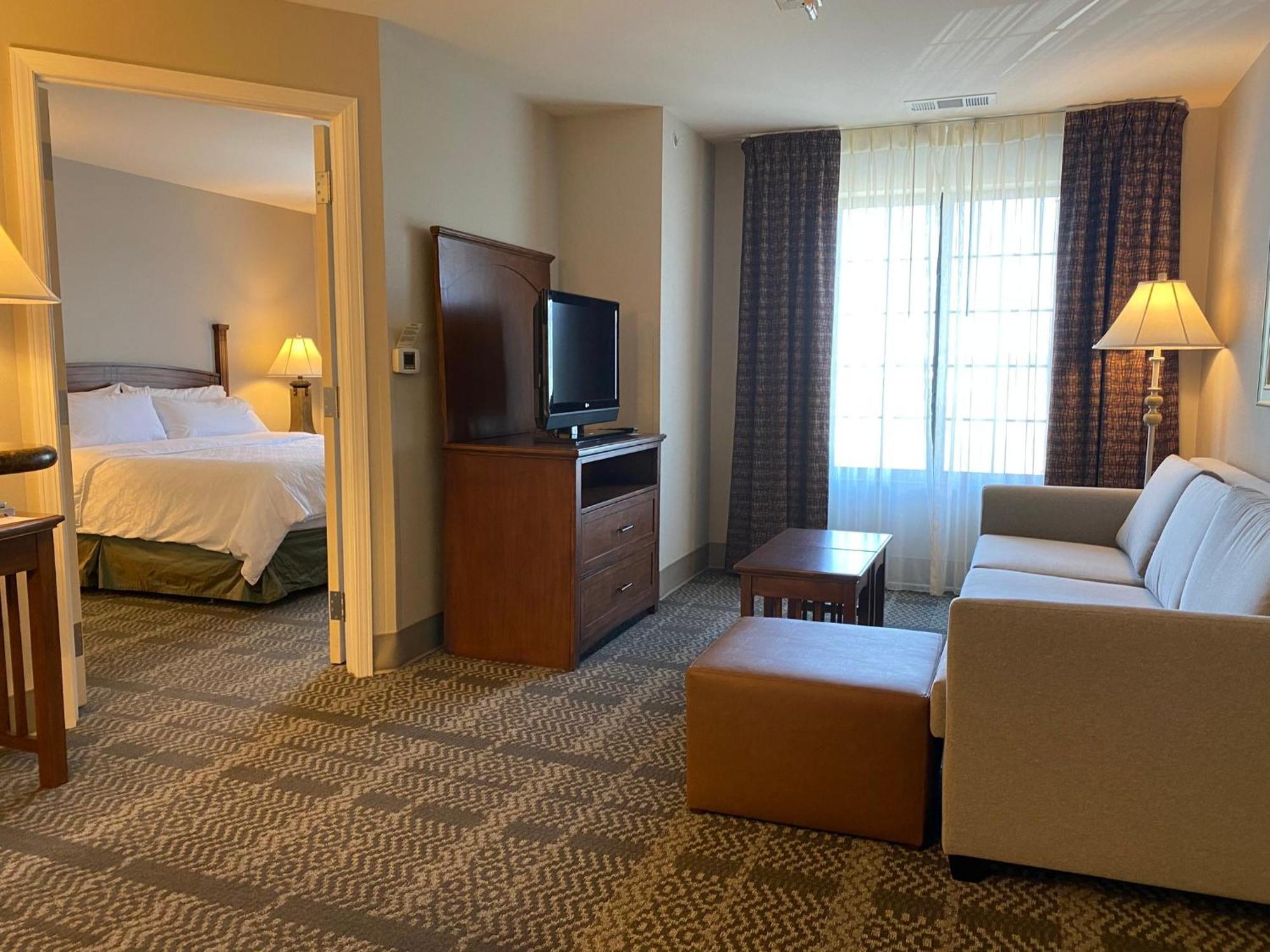 Staybridge Suites Milwaukee West-Oconomowoc By Ihg Buitenkant foto