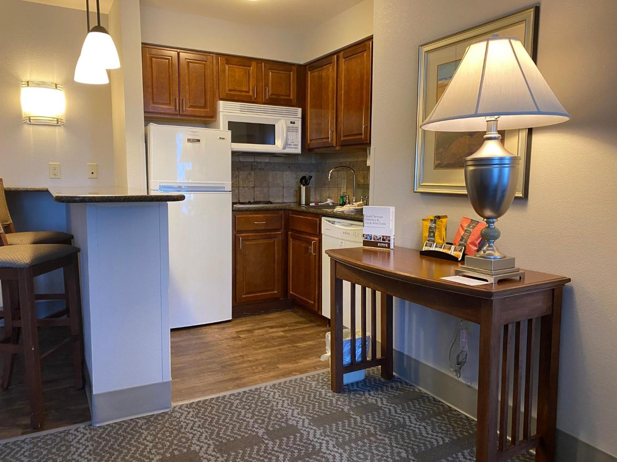 Staybridge Suites Milwaukee West-Oconomowoc By Ihg Buitenkant foto